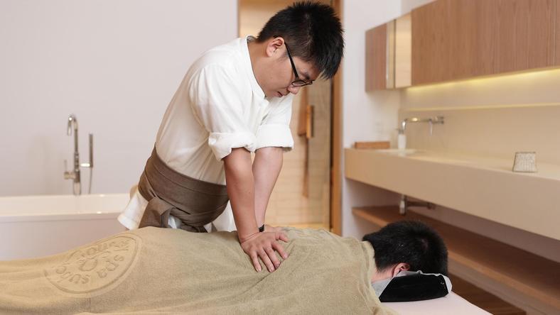 机器人“马杀鸡”来了,但总感觉哪里怪怪的